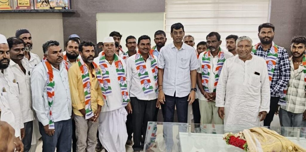 ಕಾರ್ಯಕರ್ತರು ಸಕ್ರೀಯವಾಗಿ ಪಕ್ಷ ಸಂಘಟನೆಯಲ್ಲಿ ತೊಡಗಿಕೊಳ್ಳಬೇಕು