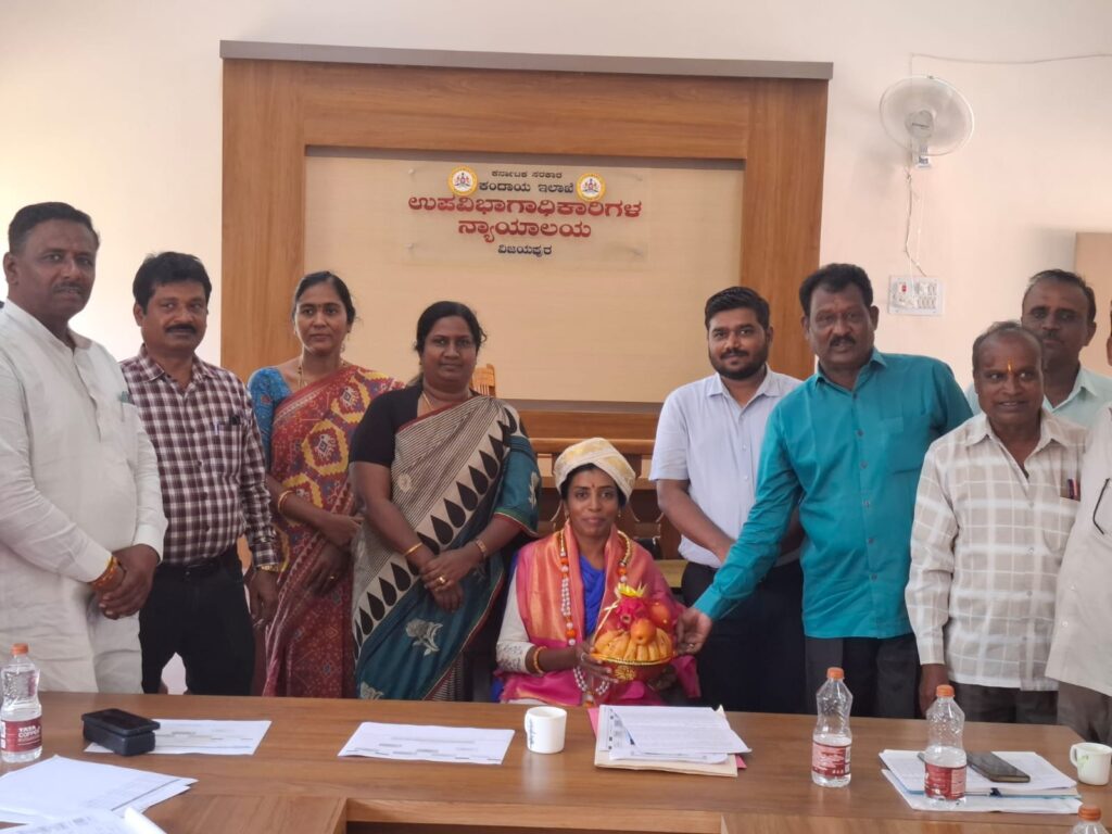ಎಸ್ಐಆರ್ ಸಾಧನೆ: ಬಬಲೇಶ್ವರ ಮತಗಟ್ಟೆಅಧಿಕಾರಿಗಳಿಗೆ ಸನ್ಮಾನ