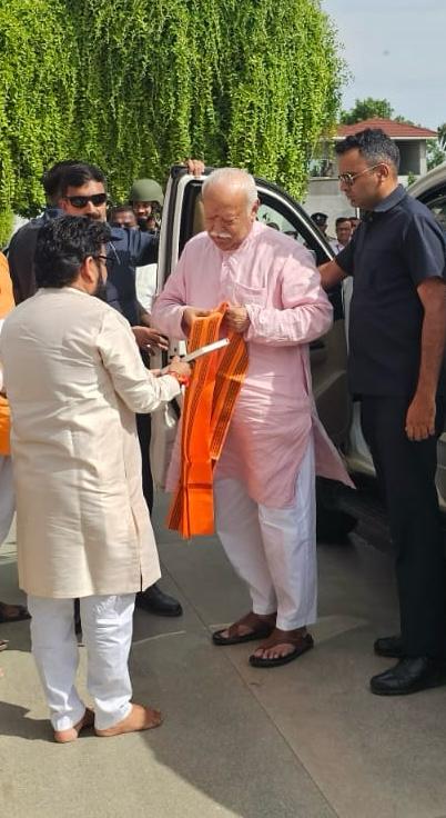 ಮೋಹನ್ ಬಾಗವತ್ ರನ್ನು ಬರಮಾಡಿಕೊಂಡ ಉಮೇಶ ಕಾರಜೋಳ