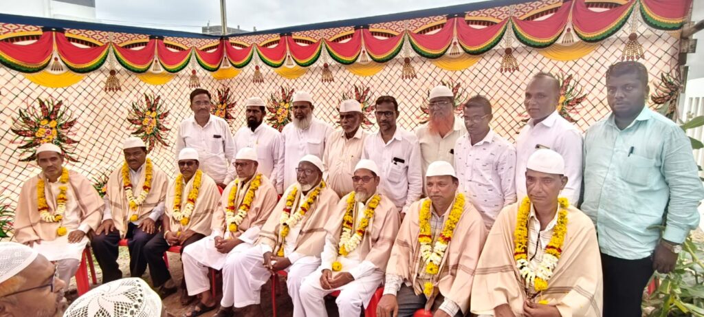 ಇಂಡಿಯಲ್ಲಿ ಹಜ್ ಯಾತ್ರಿಕರು & ನಿವೃತ್ತ ಶಿಕ್ಷಕರಿಗೆ ಸನ್ಮಾನ