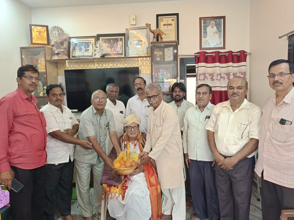 ಸಾಹಿತ್ಯ ಸಮ್ಮೇಳನ ಸರ್ವಾಧ್ಯಕ್ಷ ಹ.ಮ.ಪೂಜಾರ ರಿಗೆ ಸನ್ಮಾನ