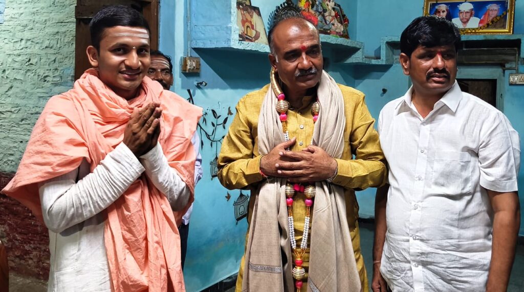 ಶ್ರೀ ಖಾಸ್ಗತರ ಗದ್ದುಗೆ ದರ್ಶನ ಪಡೆದ ಶಾಸಕ ರಾಜುಗೌಡ