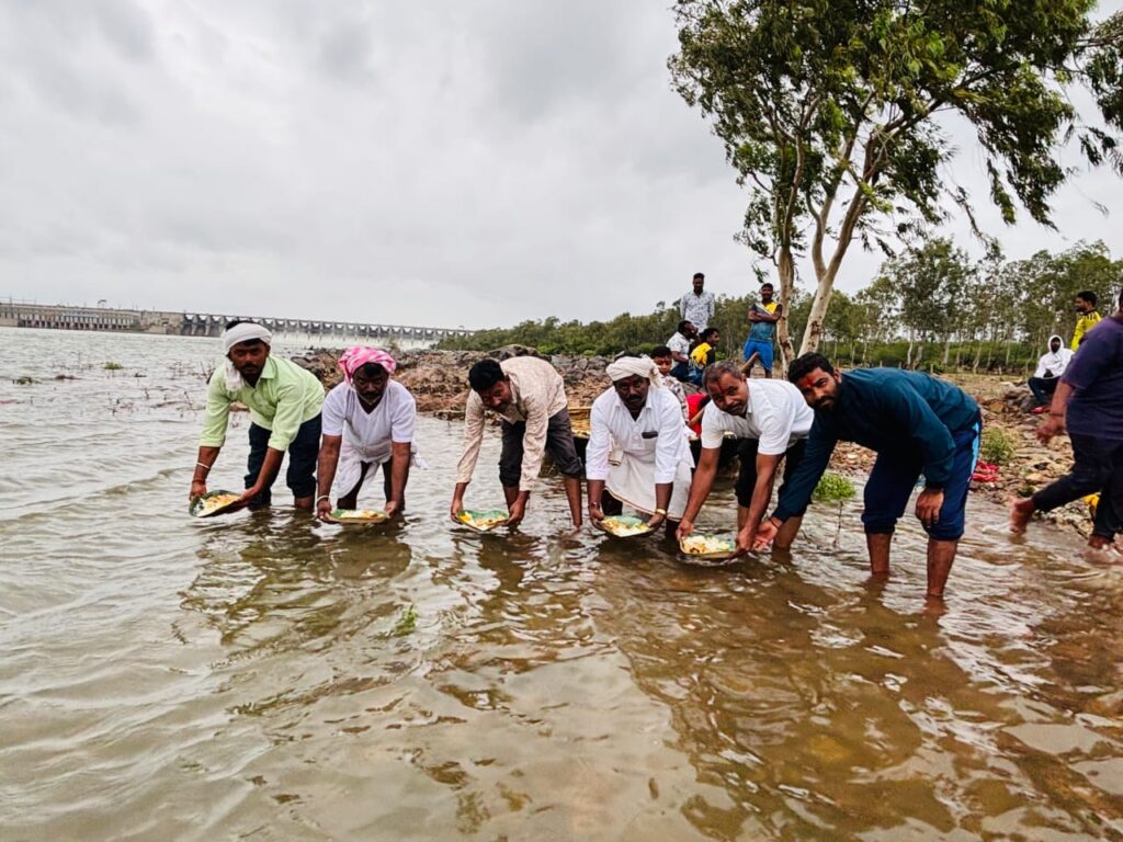 ಅರಳದಿನ್ನಿಯಲ್ಲಿ ಮೀನುಗಾರರಿಂದ ಕಡಲು ಪೂಜೆ