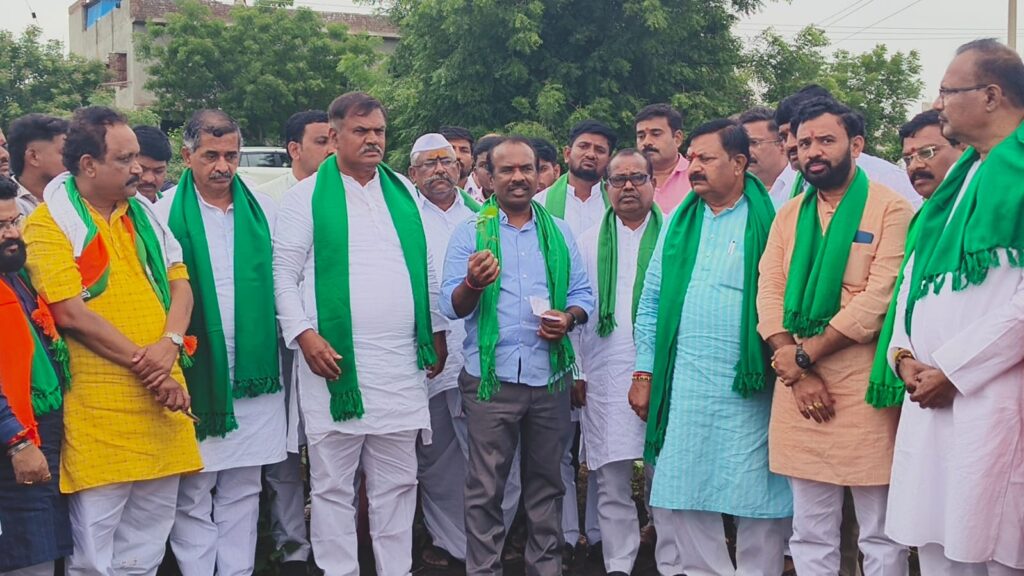 ರೈತರಿಗೆ ಪ್ರತಿ ಹೆಕ್ಟರ್ಗೆ ರೂ.೧ಲಕ್ಷ ಪರಿಹಾರ ನೀಡಿ :ಎನ್.ರವಿಕುಮಾರ