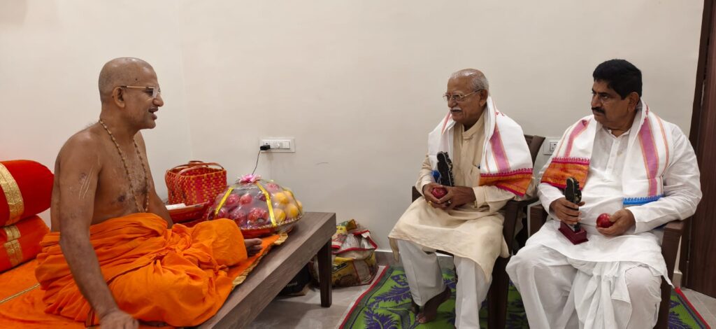 ಶ್ರೀ ವಿಶ್ವಪ್ರಸನ್ನ ತೀರ್ಥ ಶ್ರೀಪಾದಂಗಳವರಿಗೆ ಸಂಸದರ ಗೌರವ