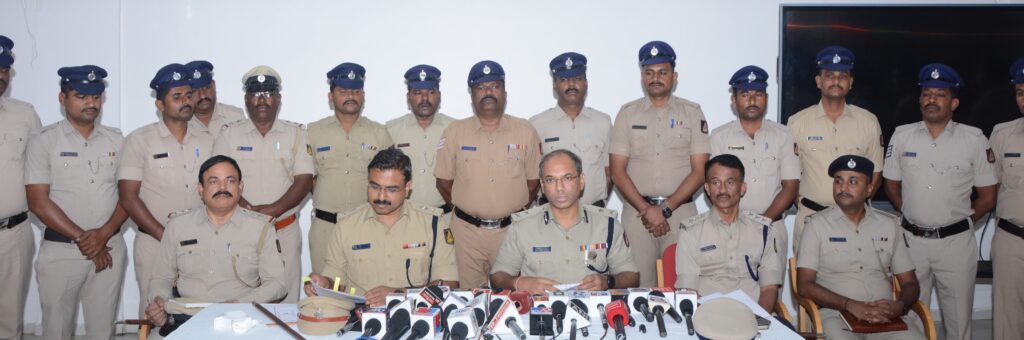 ₹52.70 ಲಕ್ಷ ಮೌಲ್ಯದ ಬೆಳ್ಳಿ ಮೂರ್ತಿ ಹಾಗೂ ವಸ್ತುಗಳ ವಶ