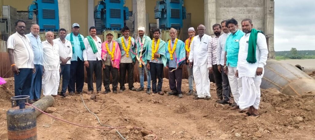 ನಿರಾಣಿ ಇಂಜಿನಿಯರಿಂಗ್ ಸಿಬ್ಬಂದಿಗೆ ರೈತರಿಂದ ಸನ್ಮಾನ