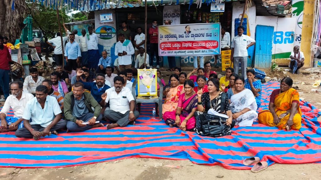ಹ್ಯಾಂಡ್ ಪೋಸ್ಟ್ ನಲ್ಲಿ ಫುಟ್ಪಾತ್ ಅಂಗಡಿಗಳ ತೆರವುಮಾಡಿಸಿ