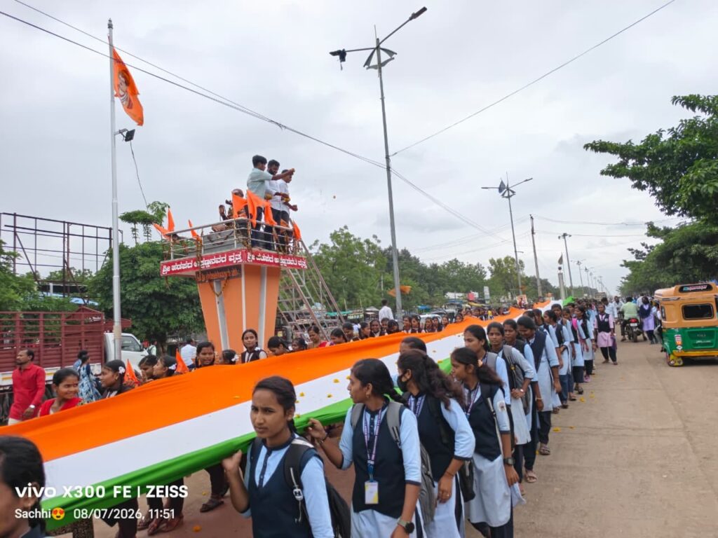 ಇಂಡಿಯಲ್ಲಿ ಎಬಿವಿಪಿ ಕಾರ್ಯಕರ್ತರಿಂದ ತಿರಂಗಾ ಯಾತ್ರೆ