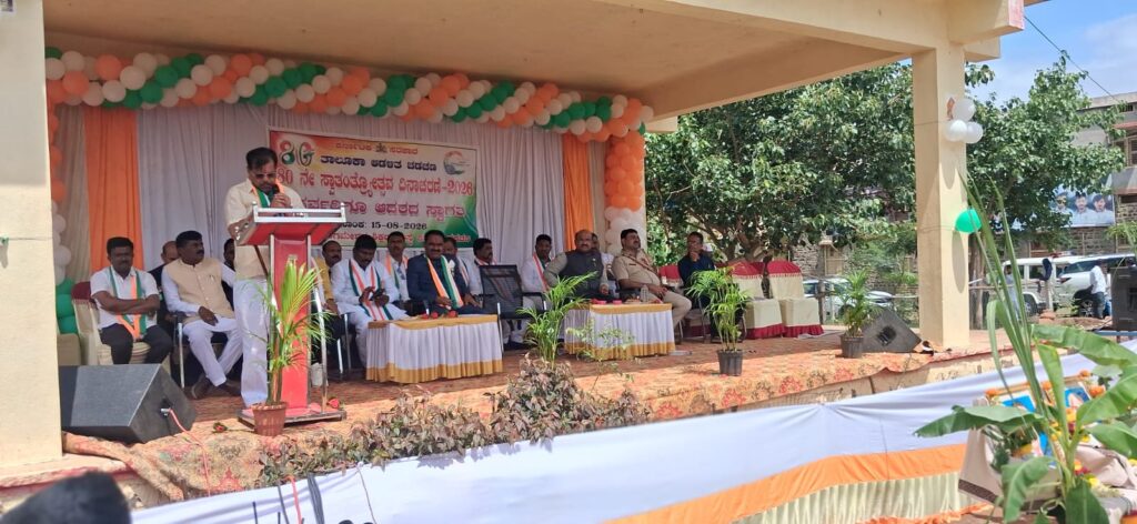 ಸ್ವಾತಂತ್ರ್ಯದ ಹಿಂದೆ ಸಾವಿರಾರು ವೀರರ ತ್ಯಾಗವಿದೆ :ಕಟಕಧೋಂಡ