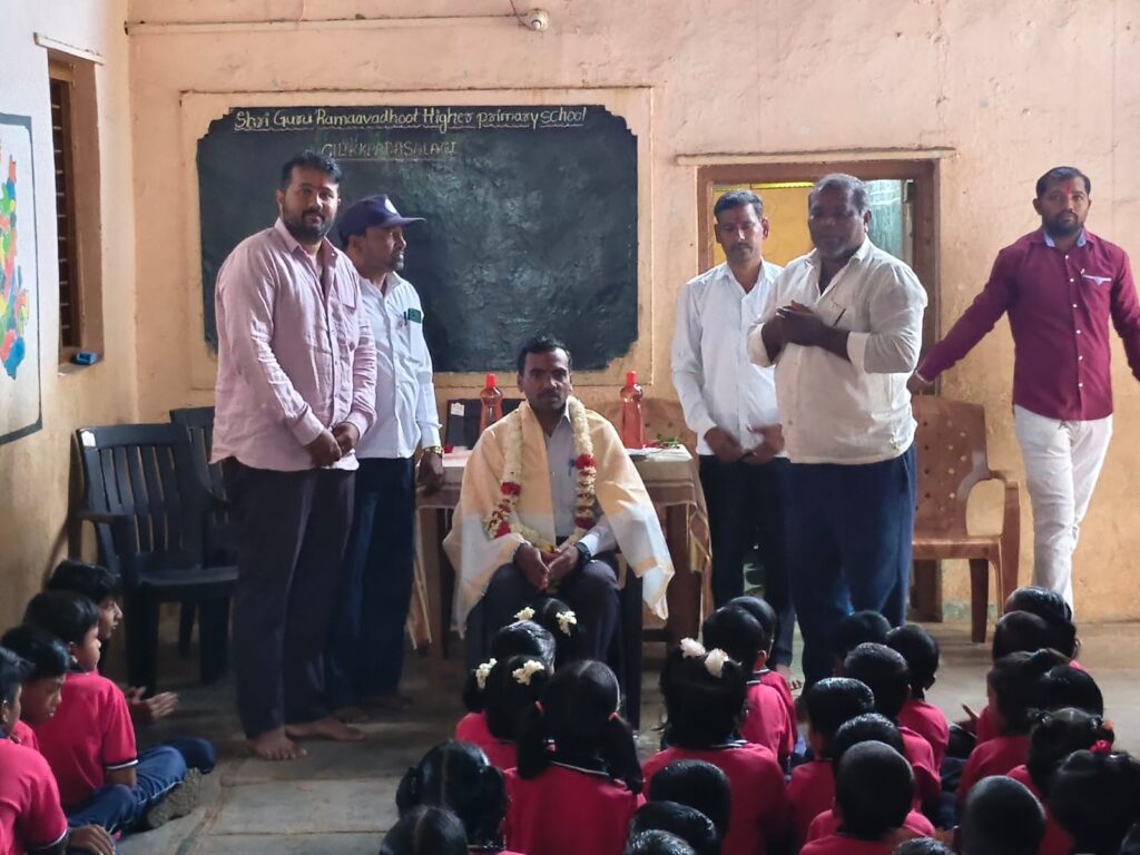 ‘ಶಿಕ್ಷಕ ಸೇವಾ ರತ್ನ’ ಪ್ರಶಸ್ತಿ ಪುರಸ್ಕೃತ ಮಠೋಳಿ ಗೆ ಸನ್ಮಾನ