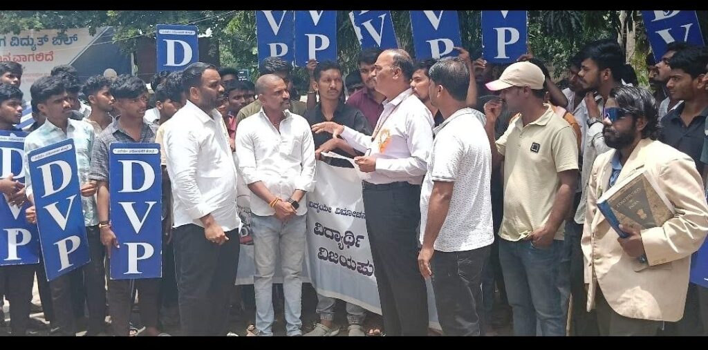 ಡಾ.ಅಂಬೇಡ್ಕರ್ ಕ್ರೀಡಾಂಗಣದಲ್ಲಿ ಮೂಲಸೌಕರ್ಯ ಒದಗಿಸಲು ದವಿಪ ಆಗ್ರಹ