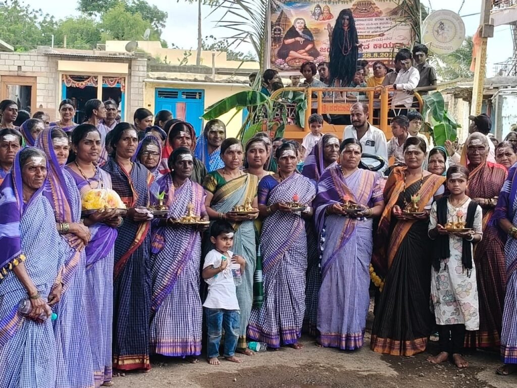 ಮುಳಸಾವಳಗಿಯಲ್ಲಿ ಭಕ್ತಿಭಾವ ಮೆರೆದ ಮಹಿಳೆಯರು