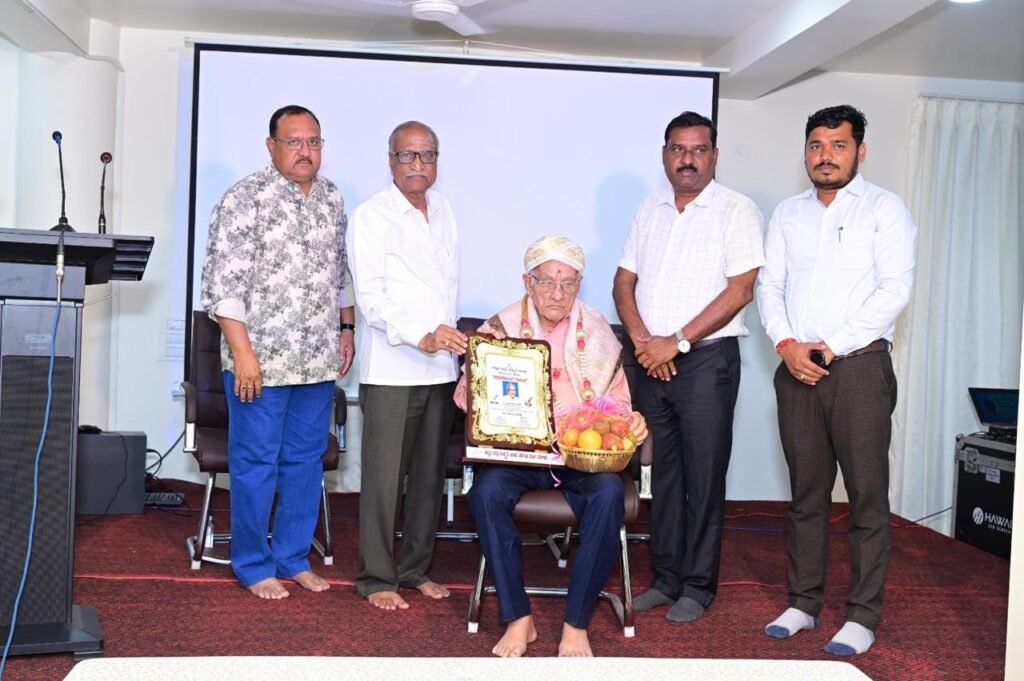 ಕಷ್ಟಗಳೆದುರಿಸಿ, ಸಾಧನೆಯ ಹಾದಿಯನೇರಬೇಕು