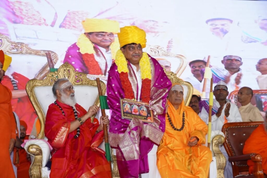 ಮಠ-ಮಾನ್ಯಗಳ ಅನ್ನ-ಅಕ್ಷರ ದಾಸೋಹದಿಂದ ನಾಡಿನಲ್ಲಿ ಬದಲಾವಣೆ