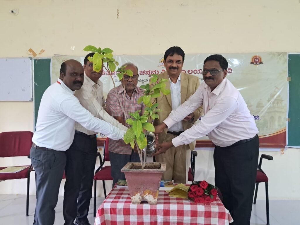 ರಾಣಿ ಚನ್ನಮ್ಮಳ ಆದರ್ಶಗಳನ್ನು ಮೈಗೂಡಿಸಿಕೊಳ್ಳಿ