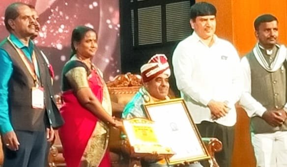 ಪ್ರಶಾಂತ ಕುಲಕರ್ಣಿ ಶಿಕ್ಷಣ ಸೇವೆಗೆ ರಾಜ್ಯಮಟ್ಟದ ಗೌರವ