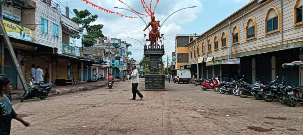ಅನ್ನದಾತನ ಕೂಗಿಗೆ ಸ್ಥಬ್ದಗೊಂಡ ತಾಳಿಕೋಟೆ