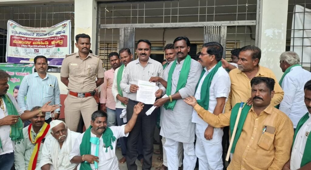ಚಡಚಣ ತಾಲೂಕು ಬರಗಾಲ ಘೋಷಣೆಗಾಗಿ ಬೃಹತ್ ಪ್ರತಿಭಟನೆ