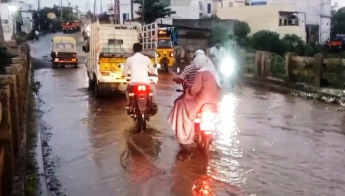 ಹೊಸನಗರ ಹಳ್ಳದ ಸೇತುವೆ ಮೇಲೆ ಸಂಚಾರಕ್ಕೆ ಸಂಚಕಾರ
