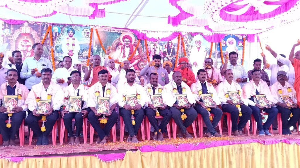 ಸಂತ–ಶರಣರ ತತ್ವಗಳನ್ನು ಬದುಕಿನಲ್ಲಿ ಅಳವಡಿಸಿಕೊಳ್ಳಿ