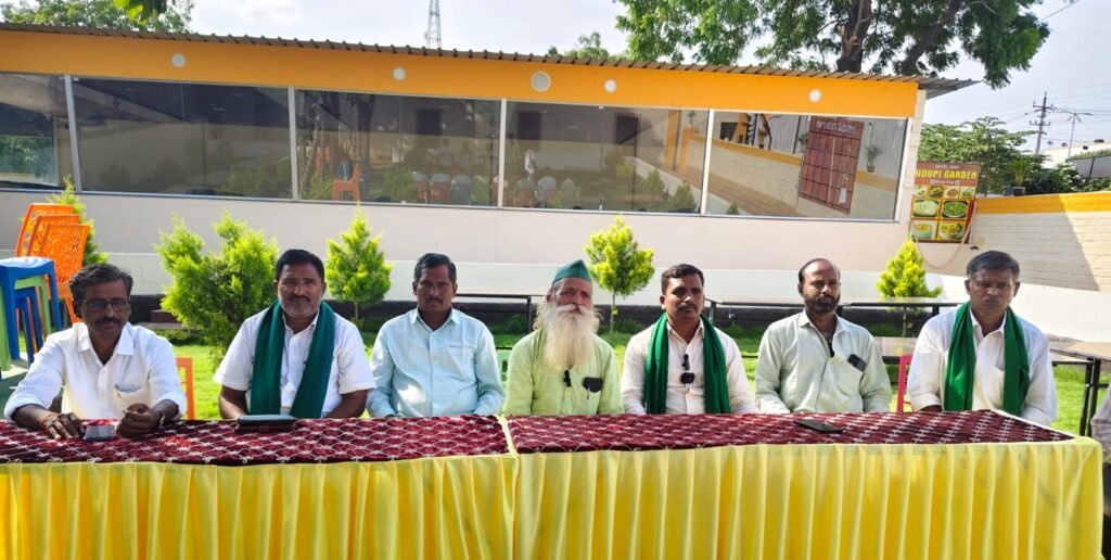 ಕೇಂದ್ರ ಸಚಿವರ ಮನೆ ಎದುರು ಪ್ರತಿಭಟನೆ :ಪೂಜಾರಿ