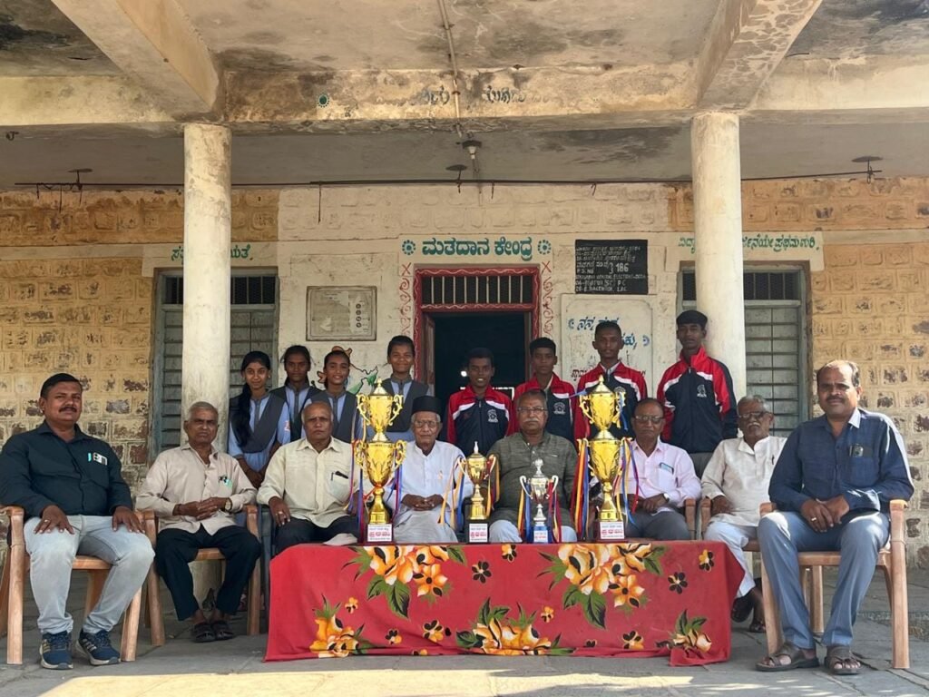 ಕ್ರೀಡೆ: ಶಾಕಂಬರಿ ಪ್ರೌಢಶಾಲೆ ವಿದ್ಯಾರ್ಥಿಗಳು ಪ್ರಥಮ