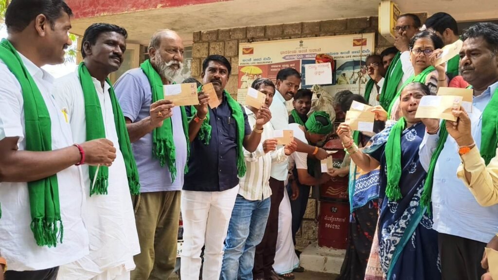 ₹೨,೫೦೦ ಪರಿಹಾರಕ್ಕೆ ರೈತರ ಆಕ್ರೋಶ :ವಿನೂತನ ಪ್ರತಿಭಟನೆ