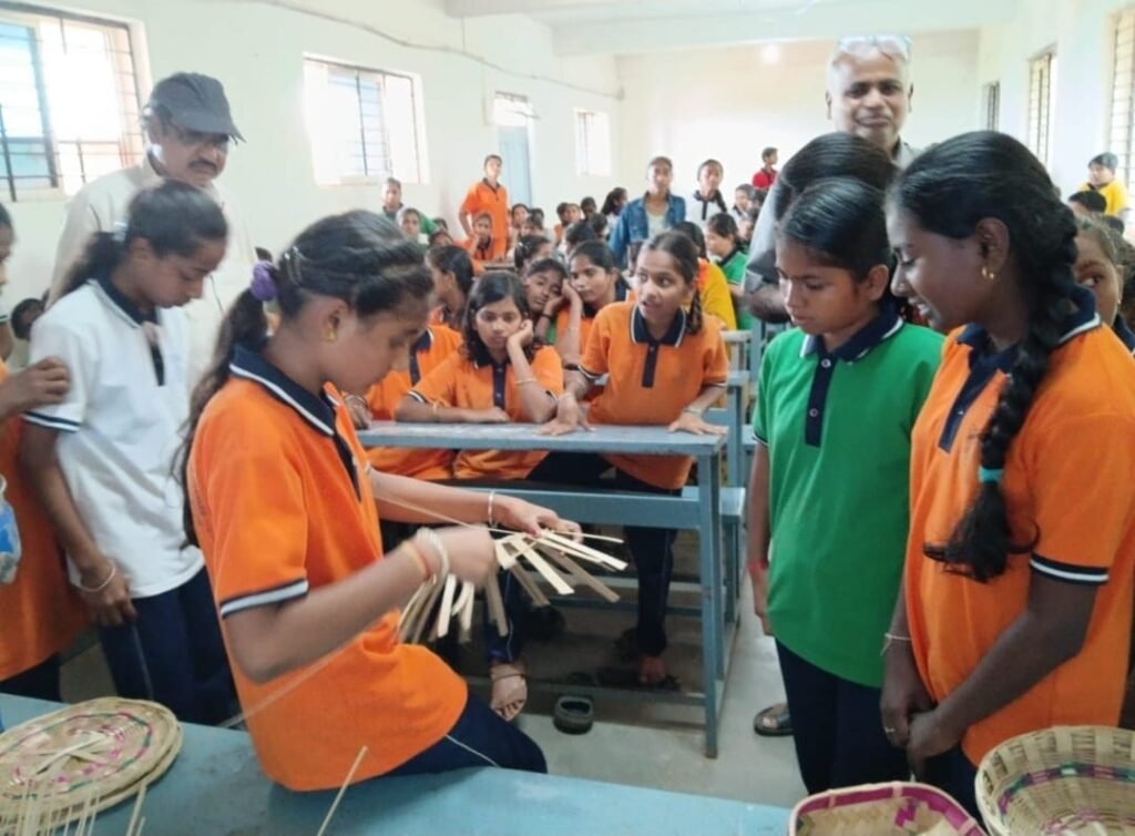 ಕರಕುಶಲ ವಸ್ತುಗಳ ಕಲಾ ಪ್ರಾತ್ಯಕ್ಷಿಕೆಗೆ ಮಕ್ಕಳು ಫಿದಾ!