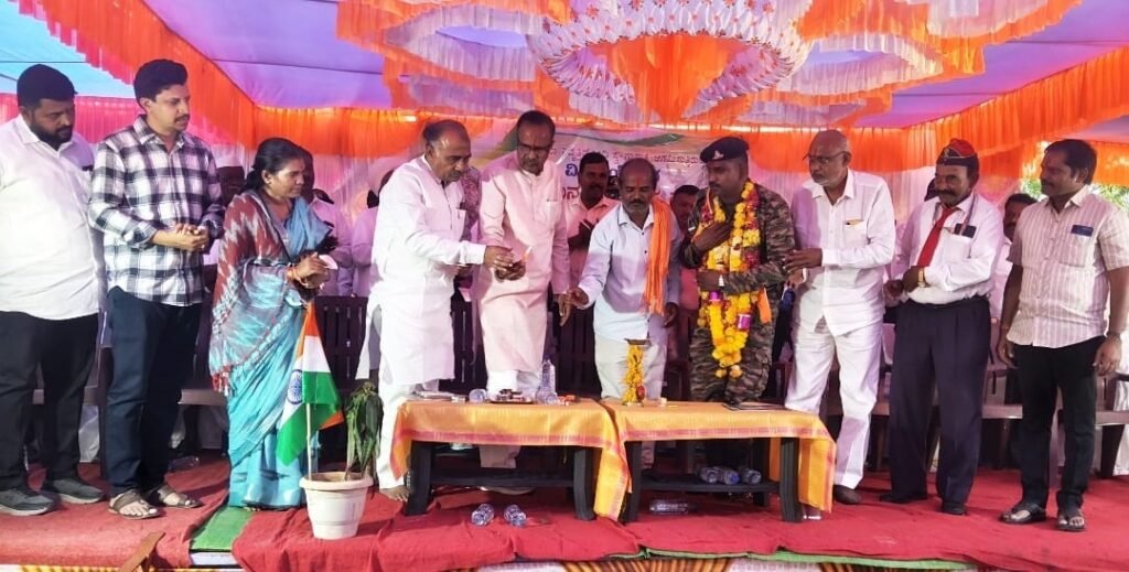 ನಿವೃತ್ತ ಯೋಧ ‘ಶಿವಾನಂದ ಪೂಜಾರಿ’ಗೆ ಅದ್ಧೂರಿ ಸ್ವಾಗತ