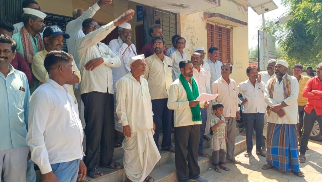 ಕುಡಿವ ನೀರಿಗೆ ಆಗ್ರಹಿಸಿ ಗ್ರಾಮಸ್ಥರ ಪ್ರತಿಭಟನೆ
