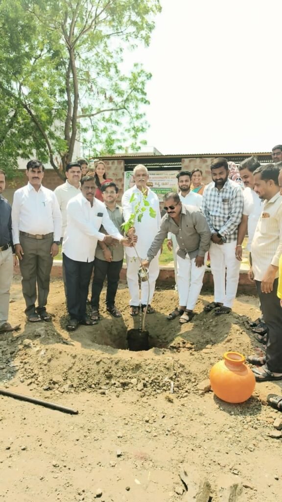 ಶಾಸಕರ ಹುಟ್ಟುಹಬ್ಬದ ಸಂಭ್ರಮಕ್ಕೆ ಹಸಿರಿನ ಮೆರುಗು
