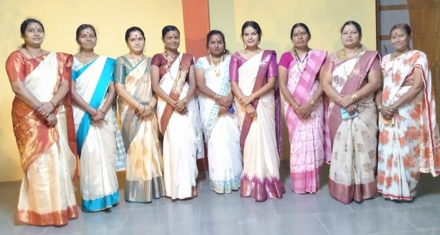 ನವರಾತ್ರಿ ಉತ್ಸಾಹ: ಶ್ವೇತ ಕಾಂತಿಯಲ್ಲಿ ನಾರಿ ಲೋಕ ವೈಭವ 