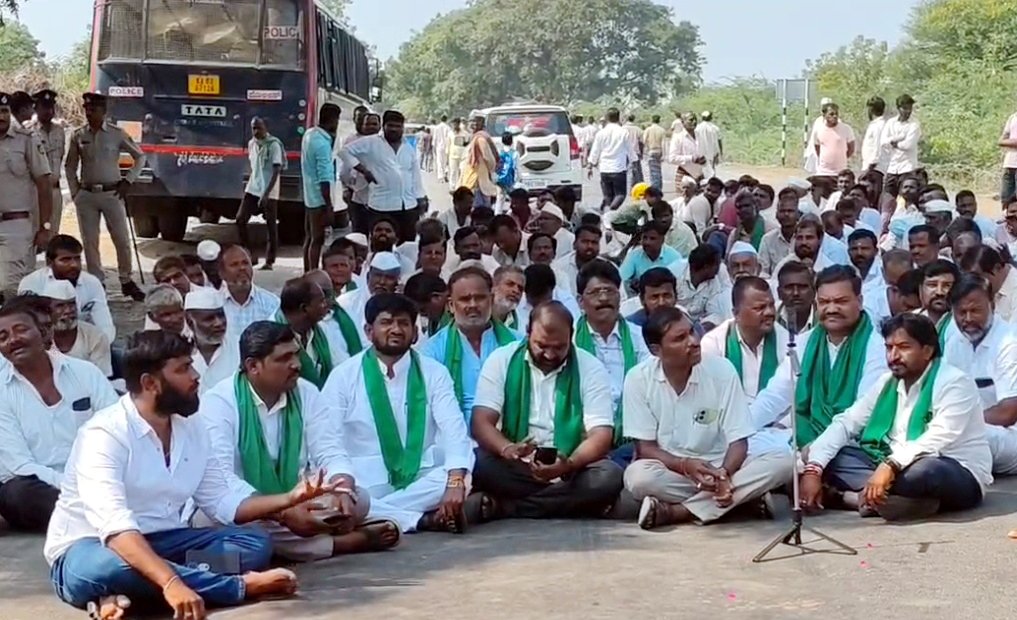 ಬೇಡಿಕೆ ಈಡೇರಿಕೆಗೆ ಆಗ್ರಹಿಸಿ ರೈತರ ಪ್ರತಿಭಟನೆ