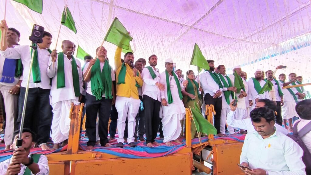 ವಿಜಯಪುರ–ಬೆಂಗಳೂರು ಹೆದ್ದಾರಿ ಬಂದ್ ಮಾಡಿ ಪ್ರತಿಭಟನೆ
