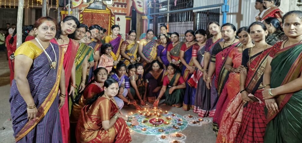ನವರಾತ್ರಿ ಸಂಭ್ರಮ: ಬನ್ನಿ ಮರಕ್ಕೆ ಪೂಜೆ, ದೀಪೋತ್ಸವ