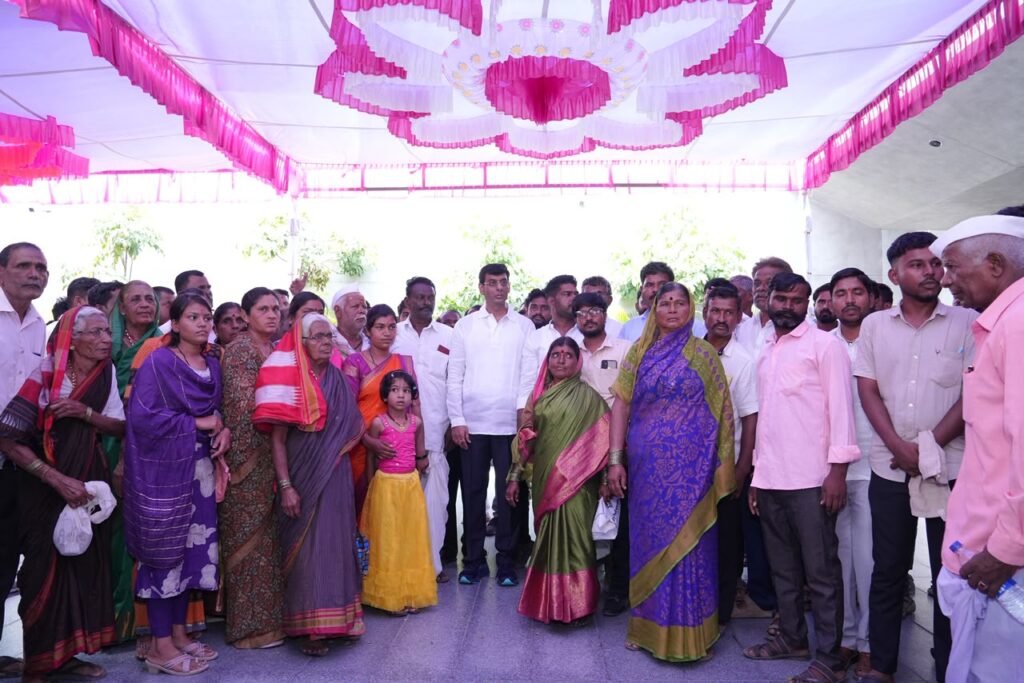 ಎಂಎಲ್ಸಿ ಸುನೀಲಗೌಡ ಪಾಟೀಲ ಬನ್ನಿ ವಿನಿಮಯ