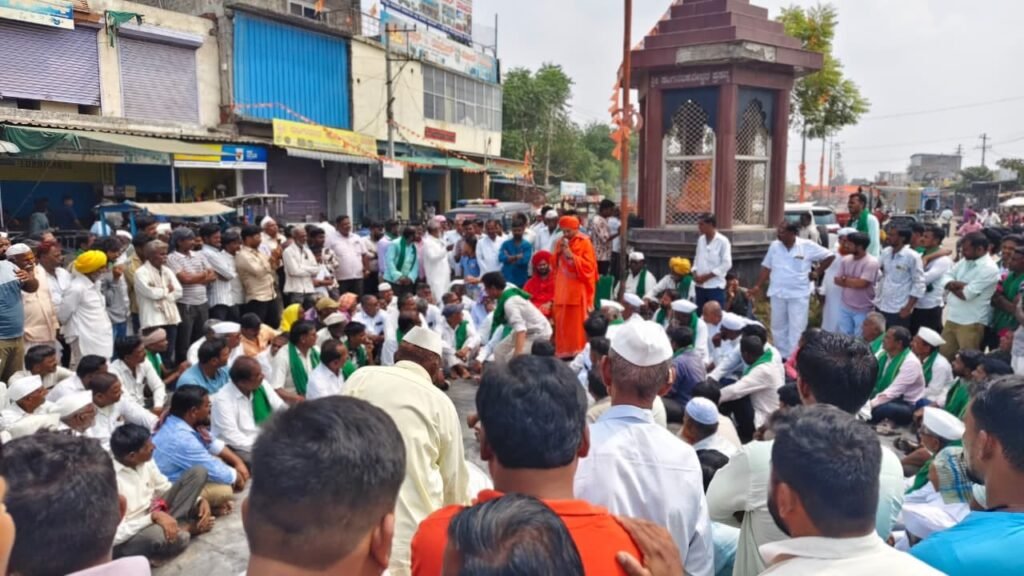 ಗುತ್ತಿ ಬಸವಣ್ಣ ಕಾಲುವೆಗೆ ನೀರು ಆಗ್ರಹಿಸಿ ರೈತರ ಪ್ರತಿಭಟನೆ